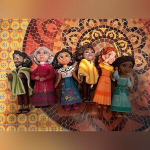 Disney Encanto Character Doll Set